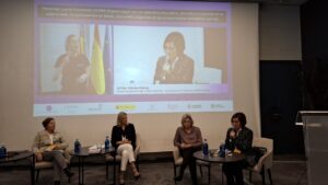 Imsgen de Pilar Villarino haciendo la Clausura del VIII Foro Social