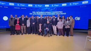 Imagen de familia del CERMI junto a Feijoo