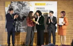 Imagen de Ana Peláez y Pilar Villarino junto a su Majestad la Reina Letizia