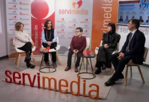 Desde la izquierda: Ana Sastre Campo, directora de Programas de Infancia en Fundación ONCE; Leonor Lidón Heras, abogada especialista en Derecho de la Discapacidad; Jesús Martín Blanco, Director General de las Personas con Discapacidad; Sara de Torres Riveiro, Delegada de Derechos Humanos y Agenda Política de la Fundación CERMI Mujeres; Gregorio Saravia Méndez, Delegado del CERMI para los Derechos Humanos y la Convención.
