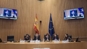 Imagen de los ponentes de la Clausura. Aparecen Pilar Villarino, Ana Varela y Margarita Martín. 
