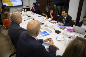 Imagen del Encuentro de FCM y CERMI junto al Ministro