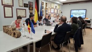 Imagen de la reunión establecida con la delegación francesa en la sede del CERMI